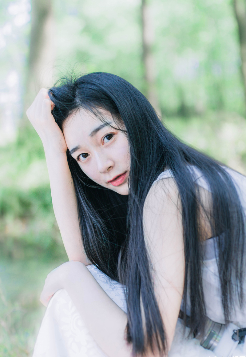 不管如何，刘璋确实已经失了臣心，若是以往，就算张任不在，此刻都该有人站出来反驳，然而此刻，面对庞统的询问，竟无一人站在刘璋这边。